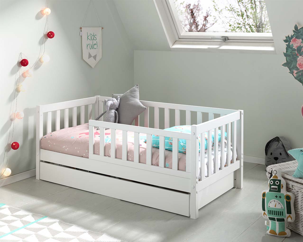 Lark toddler bed in white