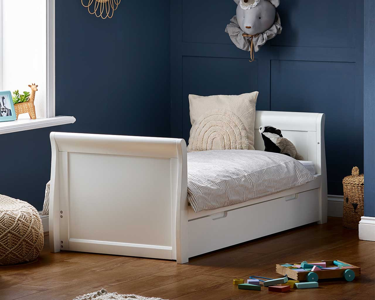 Stamford Classic Sleigh 2 Piece Room Set White - Image 4
