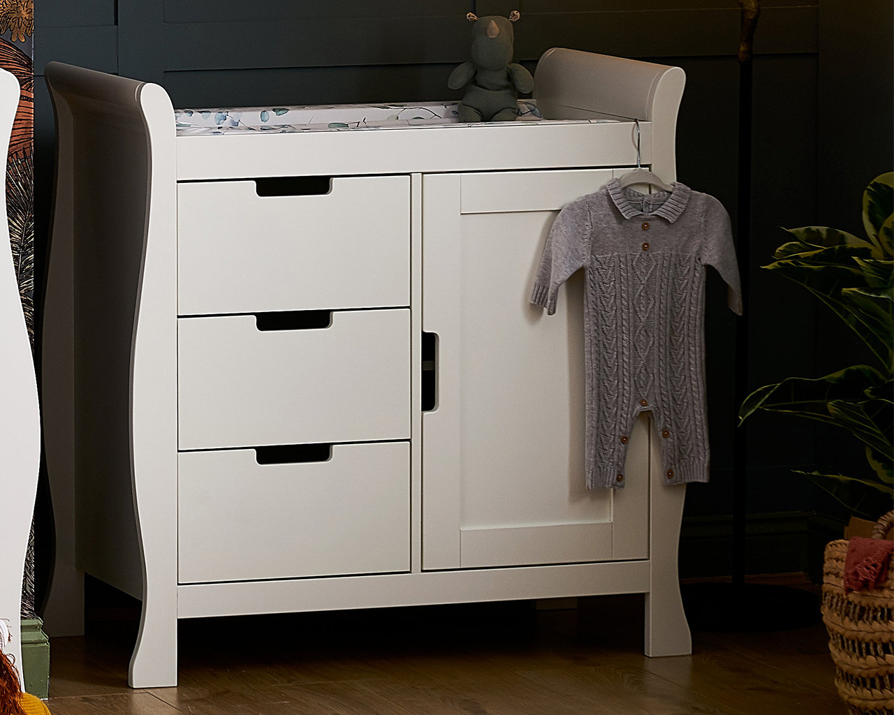 Stamford Classic Sleigh 2 Piece Room Set White - Image 6
